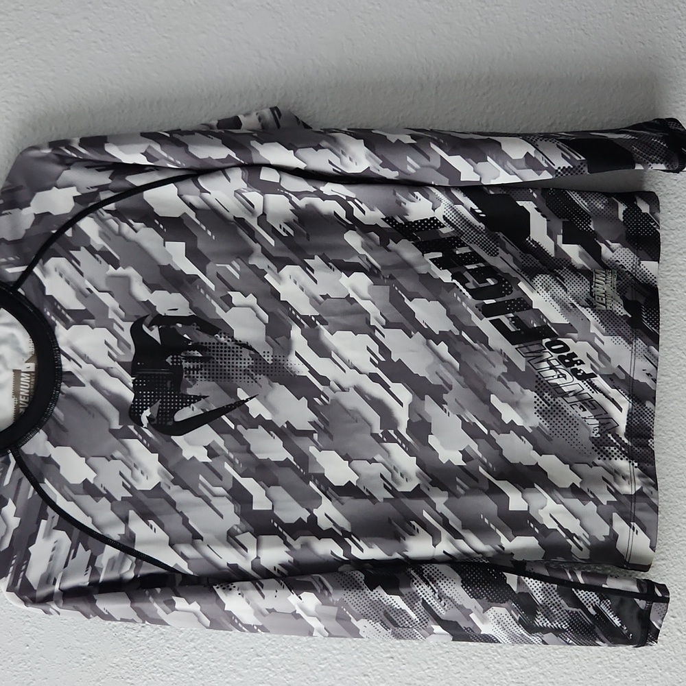 New Unused Venum no gi long sleeve Rashguard